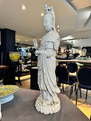 A large Chinese Dehua blanc de Chine Guanyin, He Chaozong and Xuande mark, Republic — photo 11