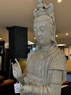 A large Chinese Dehua blanc de Chine Guanyin, He Chaozong and Xuande mark, Republic — photo 12