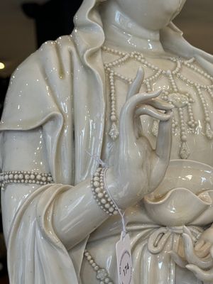 A large Chinese Dehua blanc de Chine Guanyin, He Chaozong and Xuande mark, Republic — photo 16