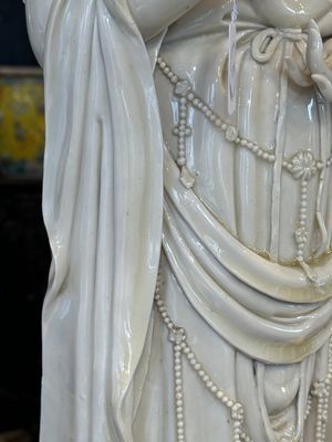 A large Chinese Dehua blanc de Chine Guanyin, He Chaozong and Xuande mark, Republic — photo 18