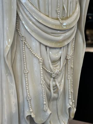 A large Chinese Dehua blanc de Chine Guanyin, He Chaozong and Xuande mark, Republic — photo 19