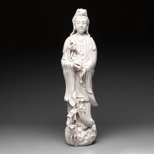 A large Chinese Dehua blanc de Chine standing Guanyin, 20th C. — photo 2
