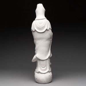 A large Chinese Dehua blanc de Chine standing Guanyin, 20th C. — photo 4