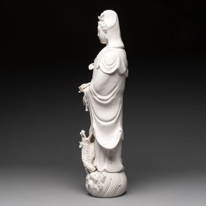 A large Chinese Dehua blanc de Chine standing Guanyin, 20th C. — photo 5