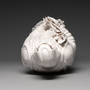 A large Chinese Dehua blanc de Chine standing Guanyin, 20th C. — photo 6