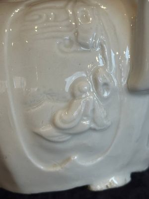 A large Chinese Dehua blanc de Chine wine pot, Kangxi — photo 12