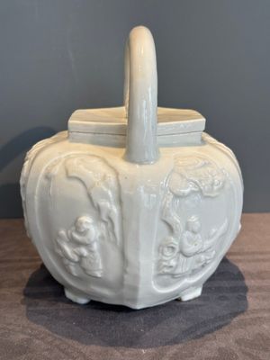 A large Chinese Dehua blanc de Chine wine pot, Kangxi — photo 2