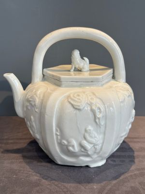 A large Chinese Dehua blanc de Chine wine pot, Kangxi — photo 3
