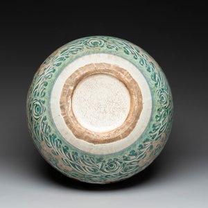 A large Chinese doucai globular 'dragon and phoenix' vase, Xuande mark, 18/19th C. — photo 6