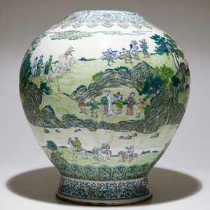 A large Chinese doucai landscape vase, Qianlong mark, 19/20th C. — 照片 1