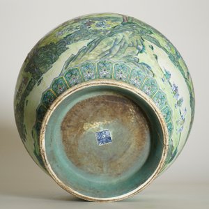 A large Chinese doucai landscape vase, Qianlong mark, 19/20th C. — 照片 13