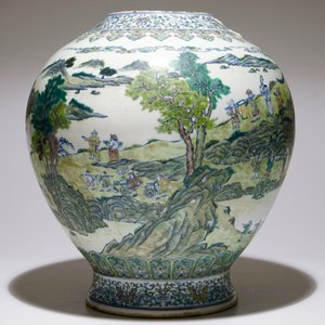 A large Chinese doucai landscape vase, Qianlong mark, 19/20th C. — 照片 3