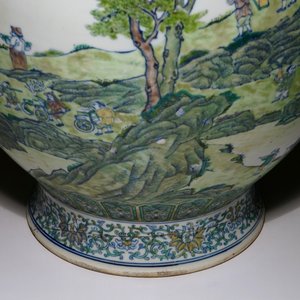 A large Chinese doucai landscape vase, Qianlong mark, 19/20th C. — 照片 7