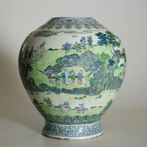 A large Chinese doucai landscape vase, Qianlong mark, 19/20th C. — 照片 8
