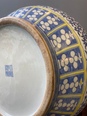 A large Chinese doucai-rose 'hu' vase with butterflies and birds, Qianlong mark but probably later — photo 16
