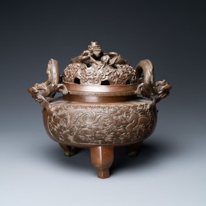 A large Chinese dragon-handled bronze tripod censer and cover, Xuande mark, 18/19th C. — 照片 1