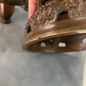 A large Chinese dragon-handled bronze tripod censer and cover, Xuande mark, 18/19th C. — 照片 13