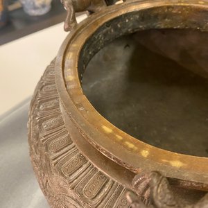 A large Chinese dragon-handled bronze tripod censer and cover, Xuande mark, 18/19th C. — 照片 20