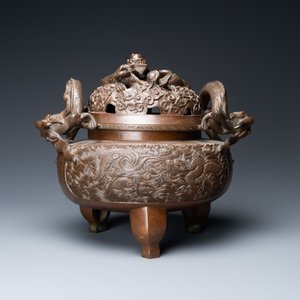 A large Chinese dragon-handled bronze tripod censer and cover, Xuande mark, 18/19th C. — 照片 2