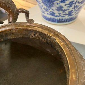 A large Chinese dragon-handled bronze tripod censer and cover, Xuande mark, 18/19th C. — 照片 22