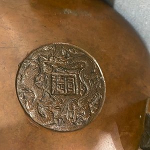 A large Chinese dragon-handled bronze tripod censer and cover, Xuande mark, 18/19th C. — 照片 25