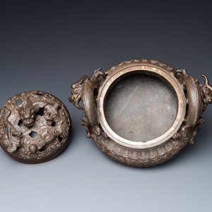 A large Chinese dragon-handled bronze tripod censer and cover, Xuande mark, 18/19th C. — 照片 6
