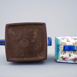 A large Chinese enamelled Yixing teapot and cover, 19th C. — photo 7