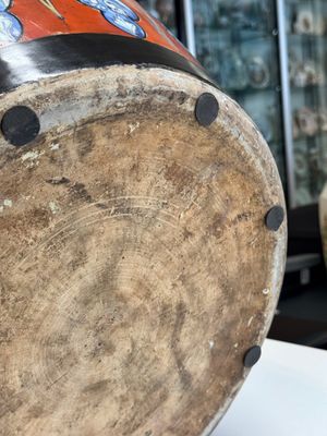 A large Chinese European-decorated blue and white fish bowl with narrative design, on a later wooden stand, Kangxi — photo 21
