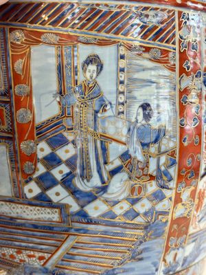 A large Chinese European-decorated blue and white fish bowl with narrative design, on a later wooden stand, Kangxi — photo 10