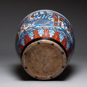 A large Chinese European-decorated blue and white fish bowl with narrative design, on a later wooden stand, Kangxi — photo 19