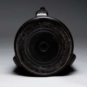 A large Chinese European-decorated blue and white fish bowl with narrative design, on a later wooden stand, Kangxi — photo 8