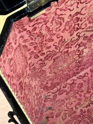 A large Chinese export mother-of-pearl-inlaid lacquer tea chest, 19th C. — photo 14