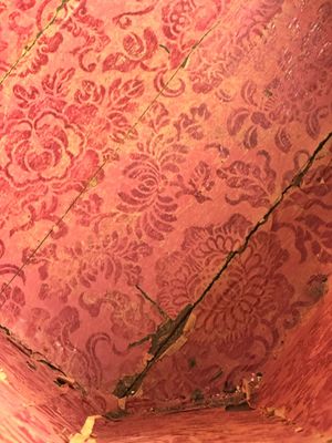 A large Chinese export mother-of-pearl-inlaid lacquer tea chest, 19th C. — photo 18