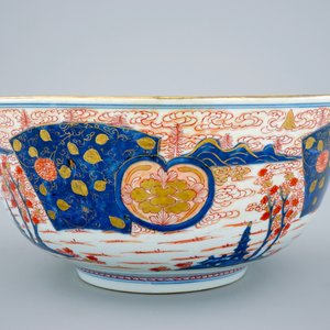 A large Chinese export porcelain Imari style punchbowl, Kangxi — photo 4