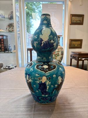 A large Chinese Fahua 'Ba Xian Zhu Shou 八仙祝壽' double gourd vase, 19th C. — photo 1