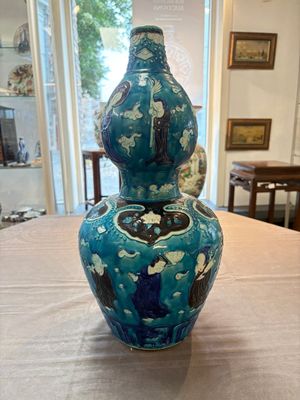 A large Chinese Fahua 'Ba Xian Zhu Shou 八仙祝壽' double gourd vase, 19th C. — photo 4