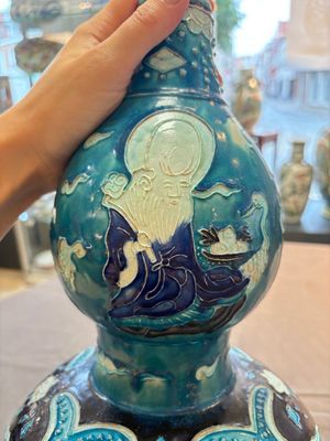 A large Chinese Fahua 'Ba Xian Zhu Shou 八仙祝壽' double gourd vase, 19th C. — photo 9