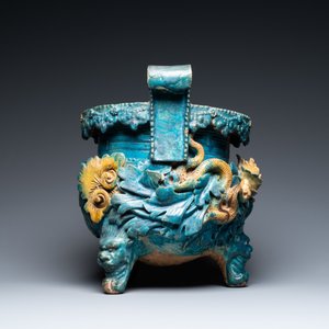 A large Chinese fahua censer with quartz-topped wooden cover and stand, Ming — 照片 3
