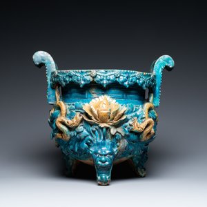 A large Chinese fahua censer with quartz-topped wooden cover and stand, Ming — 照片 4