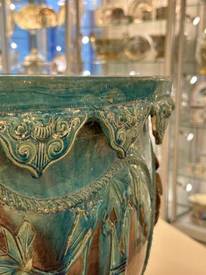 A large Chinese Fahua fish bowl with applied design of birds and deer among blossoming branches, Ming — photo 10