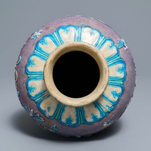 A large Chinese fahua meiping vase with floral design, Ming — photo 5