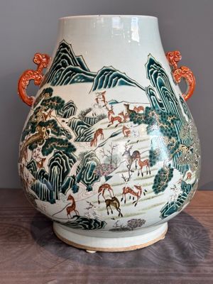 A large Chinese famille rose '100 deer' 'hu' vase, Qianlong mark, 19th C. — photo 1