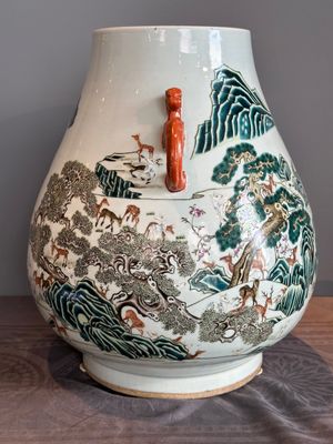 A large Chinese famille rose '100 deer' 'hu' vase, Qianlong mark, 19th C. — photo 2