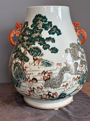 A large Chinese famille rose '100 deer' 'hu' vase, Qianlong mark, 19th C. — photo 3