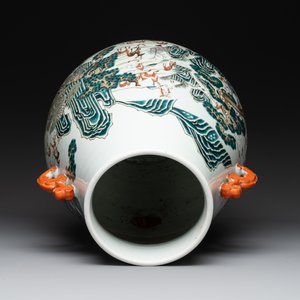 A large Chinese famille rose '100 deer' 'hu' vase, Qianlong mark, 19th C. — photo 5