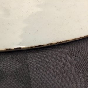 A large Chinese famille rose and gilt dish with a fine landscape, Yongzheng/Qianlong — photo 8