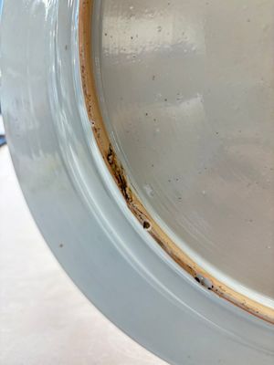 A large Chinese famille rose armorial dish with the arms of Campbell for the English market, Yongzheng/Qianlong — photo 8