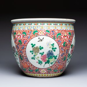 A large Chinese famille rose 'Bird among Flowering Branches' scroll pot, 19th C. — 照片 3