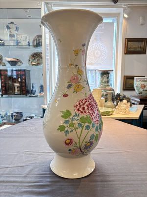 A large Chinese famille rose 'bird among flowering branches' vase, Yongzheng — 照片 1