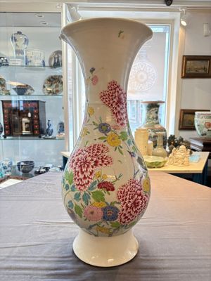 A large Chinese famille rose 'bird among flowering branches' vase, Yongzheng — 照片 2